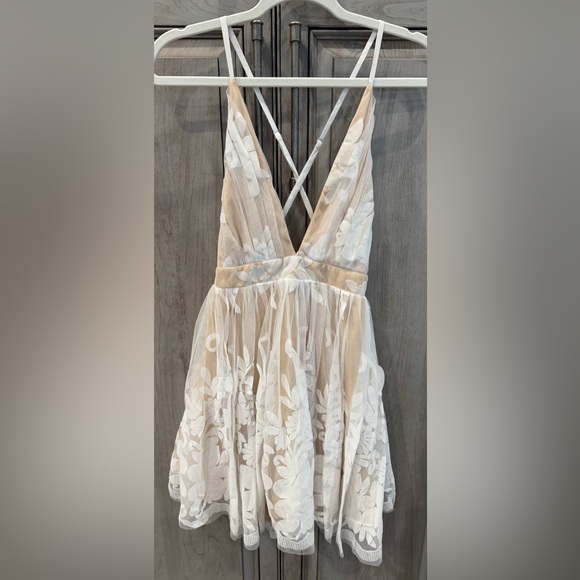 Luxxel Dresses & Skirts - Luxxel Lace Party Dress Size Small